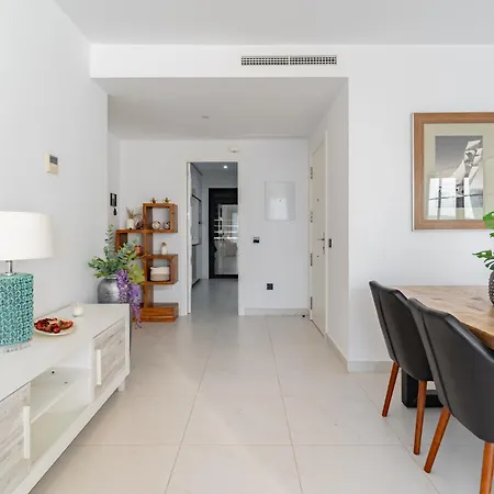 Luxury Penthouse With Ocean Views 에스테포나