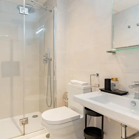 Luxury Penthouse With Ocean Views דירה