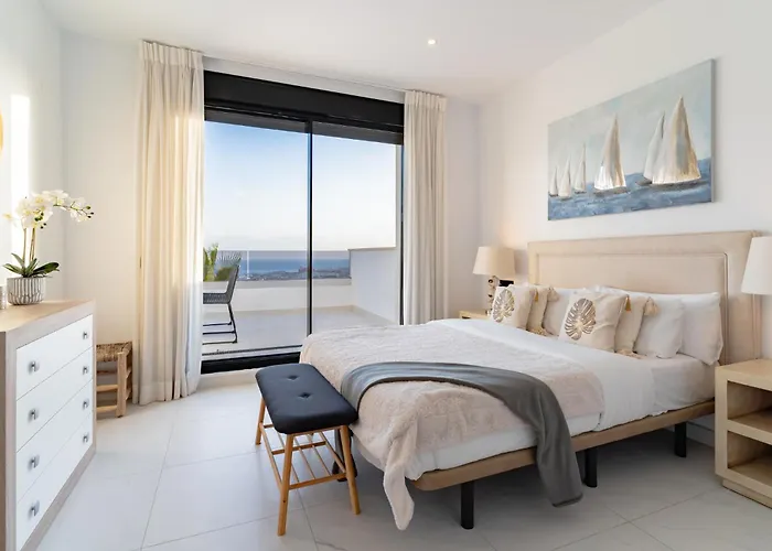 Luxury Penthouse With Ocean Views *